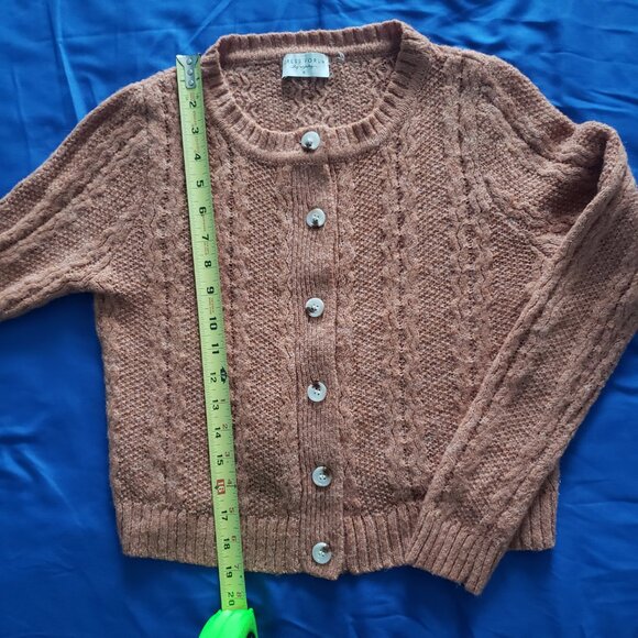 Dress Forum Los Angeles Cable Knit Cardigan Size S Button Up Light Demure SOFT - Picture 8 of 8